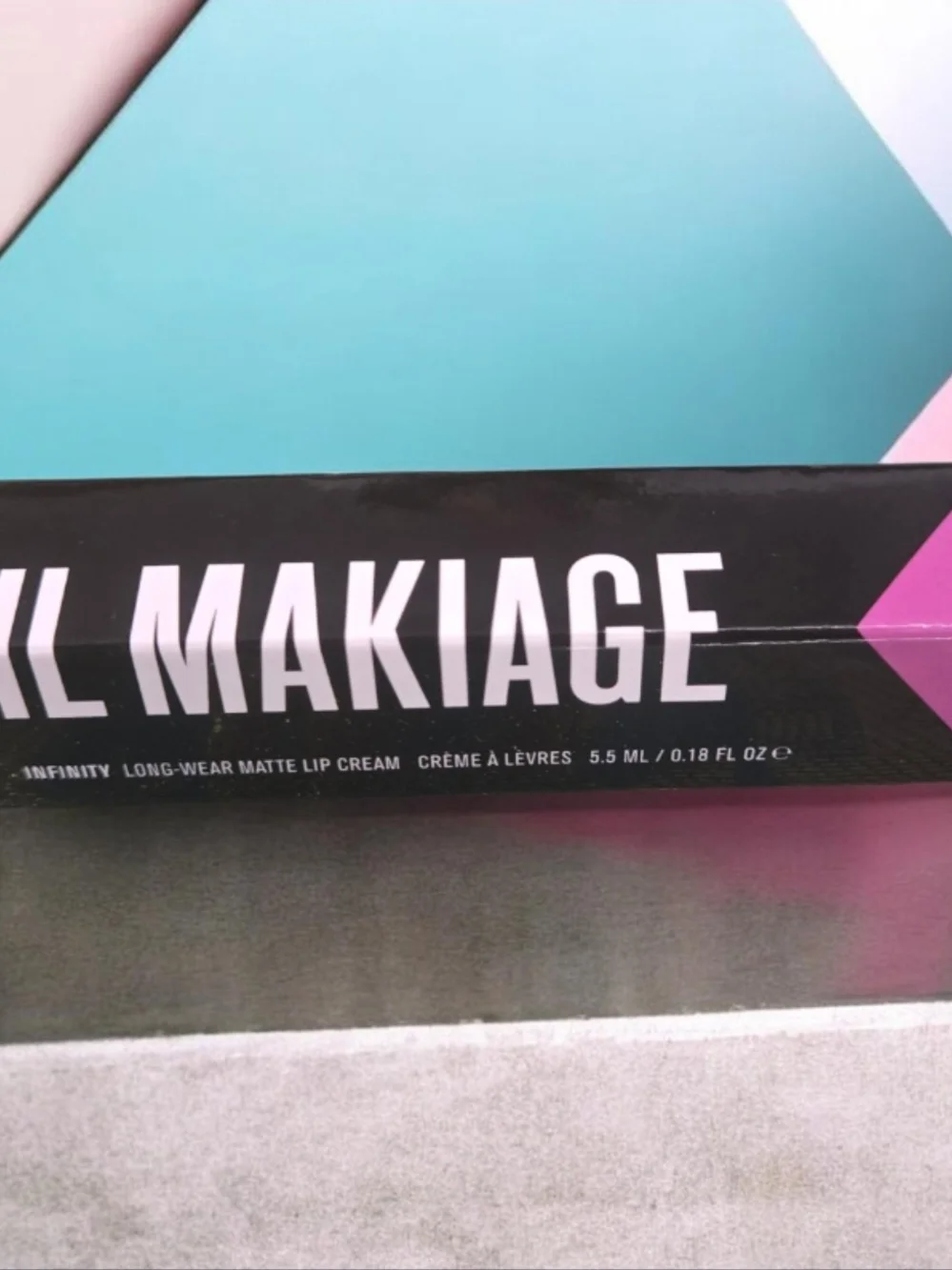 IL MAKIAGE INFINITY LONG-WEAR MATTE LIP CREAM - MATTE SNOB 402